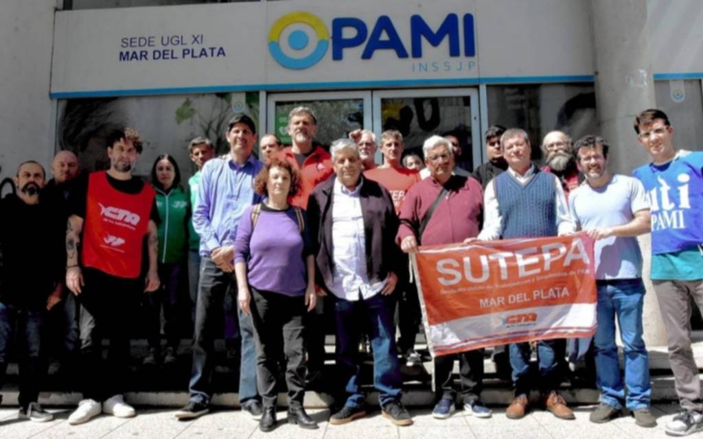 Protesta frente a PAMI en Mar del Plata por falta de paritarias