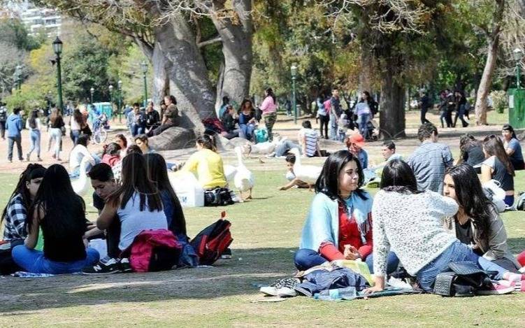Calor de verano este sábado en La Plata a la espera de la tormenta: ¿a qué hora llega la lluvia?  