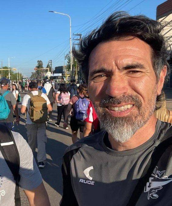 La fe de El Barba: Eduardo Domínguez participó de la caminata a Luján