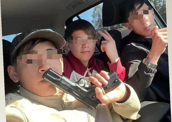 Son menores y robaban autos a punta de pistola