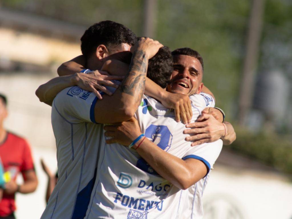 Fomento ganó y sigue en lo más alto del Clausura