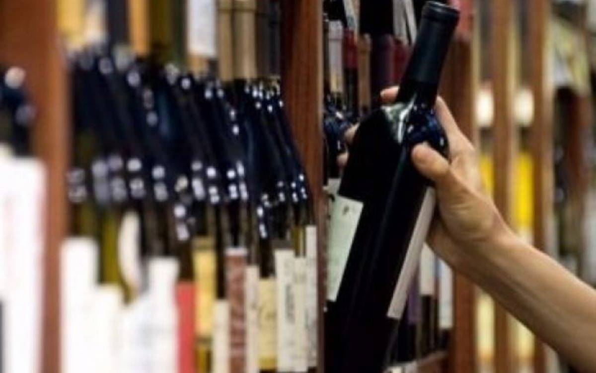 Un proyecto busca eliminar la prohibición de vender alcohol y realizar fiestas en las elecciones