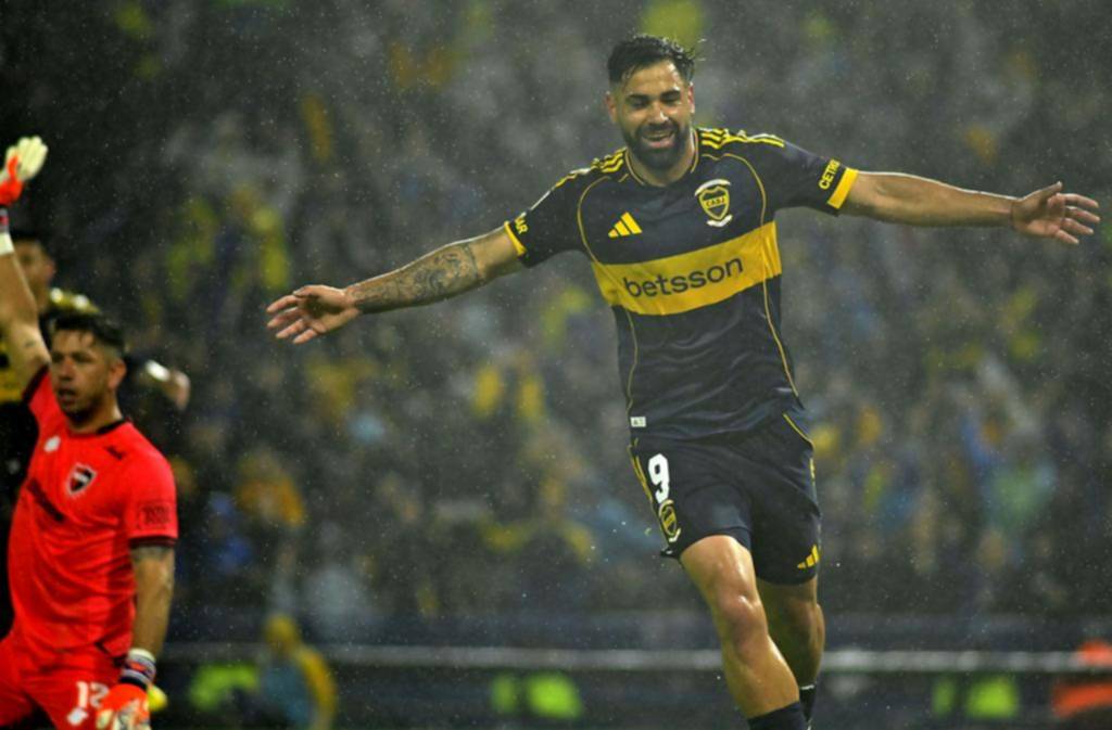 Giménez y un partido consagratorio: ¿le ganó el puesto a Cavani?