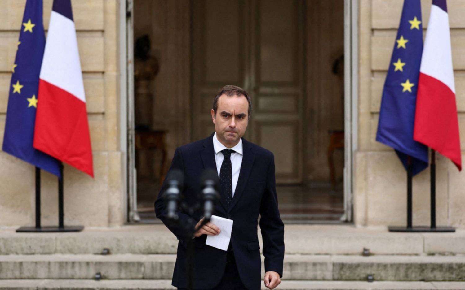 Crisis política en Francia: renunció el primer ministro a menos de un mes de haber asumido