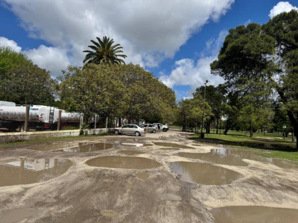 Acceso intransitable al Jardín de Parque San Martín