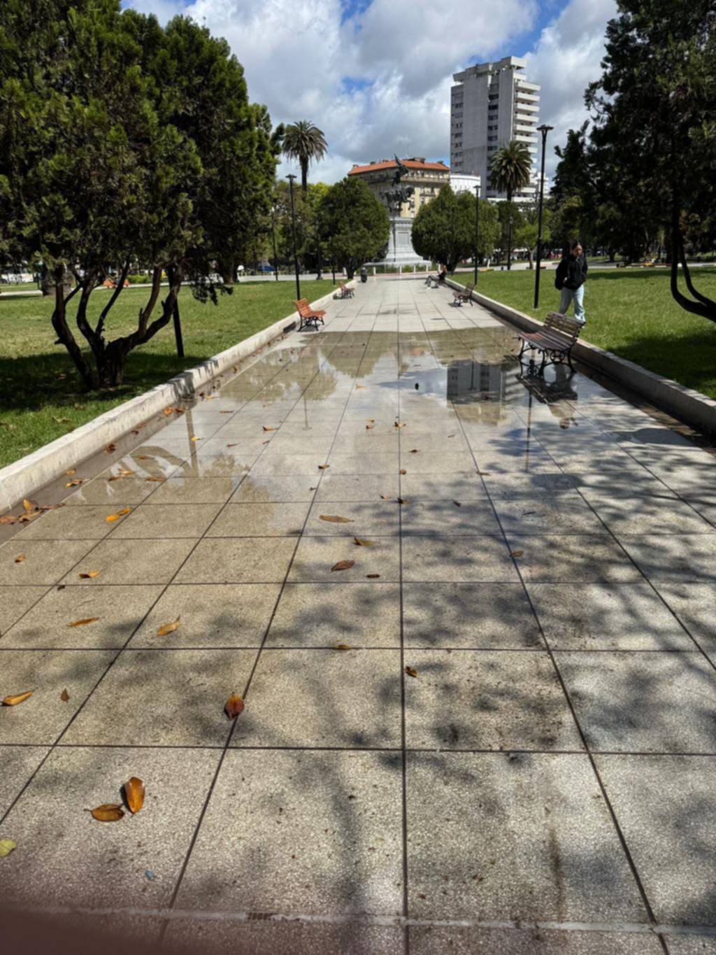 “Laguna” en una plaza céntrica de la Ciudad