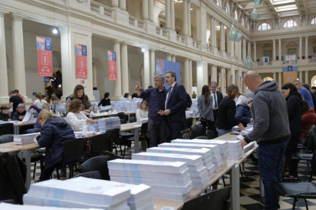 LLA pide reimprimir las boletas con Santilli como principal candidato