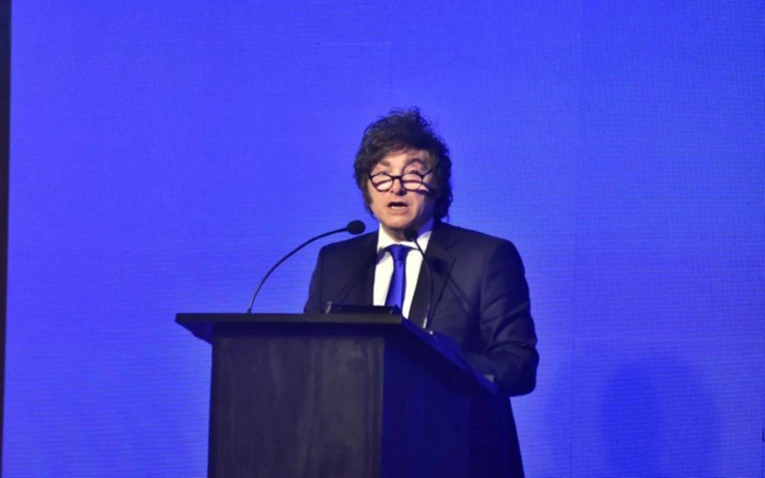 En Mar del Plata, y junto a Santilli, Milei pidió defender “con uñas y dientes” el orden fiscal
