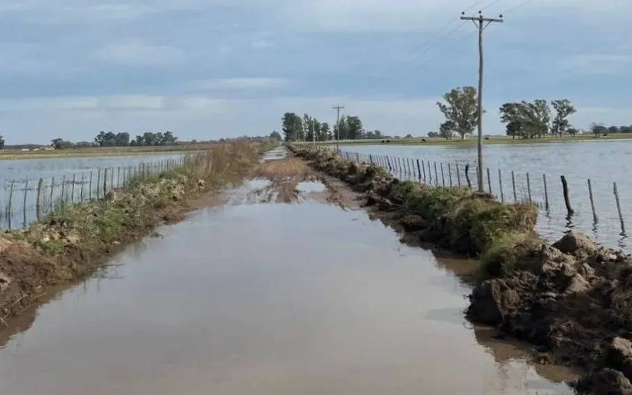 Bolívar analiza un proyecto para que los vecinos mantengan caminos rurales