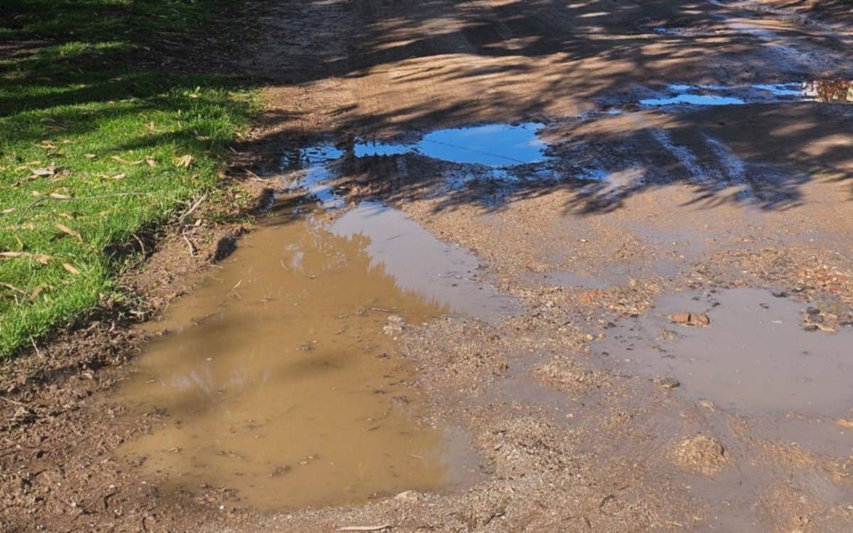 Calles en mal estado en una zona de City Bell
