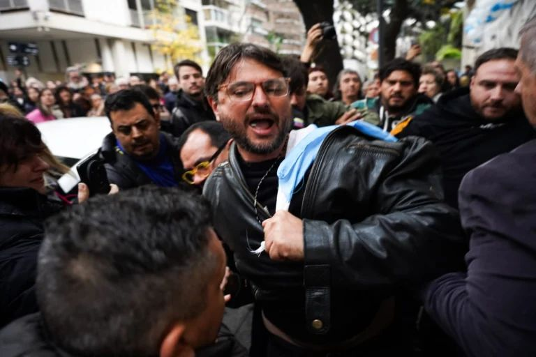"Andan nerviosos, me custodia Francisco": Grabois apuntó contra Bullrich, calificándola de "señora horrible"
