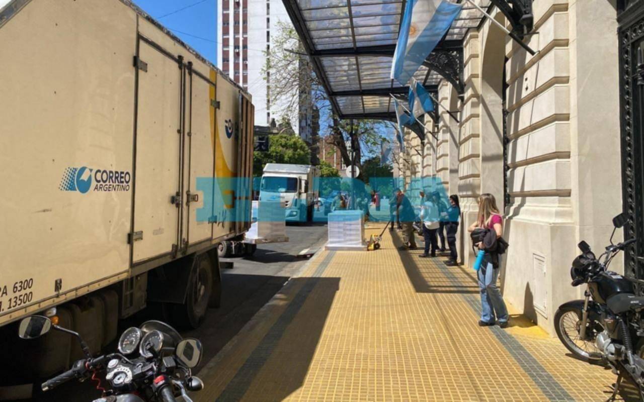 Las boletas de Provincia llegaron a La Plata para su distribución: ¿cuándo se define si se reimprimen?