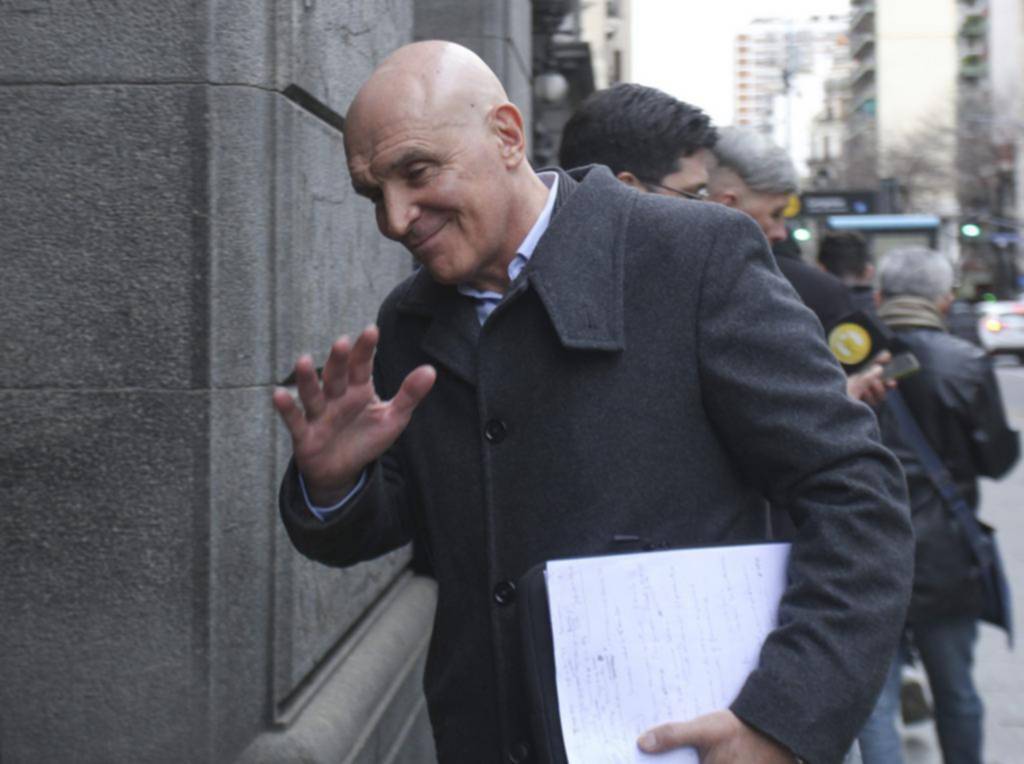Espert pidió licencia, pero seguiría cobrando la dieta