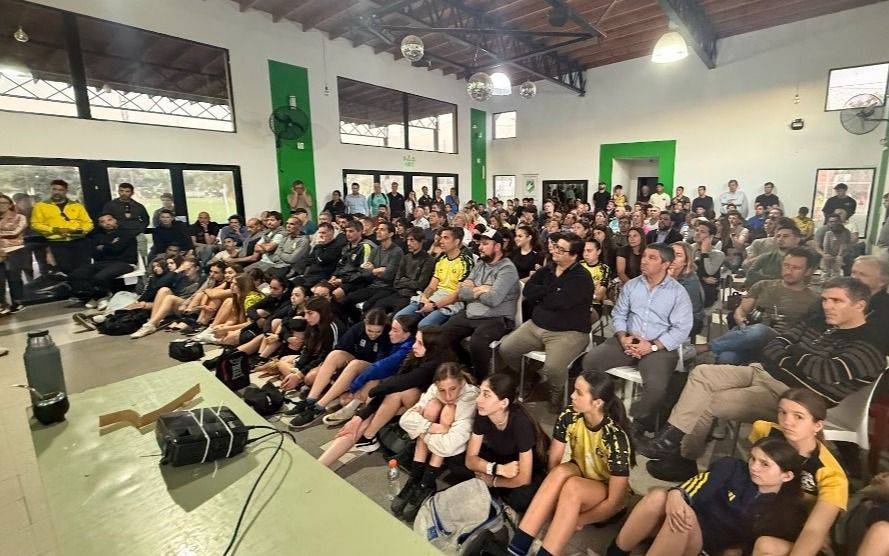 Desalojo del Club Gonnet: masiva reunión con los socios y más de 5 mil firmas de apoyo