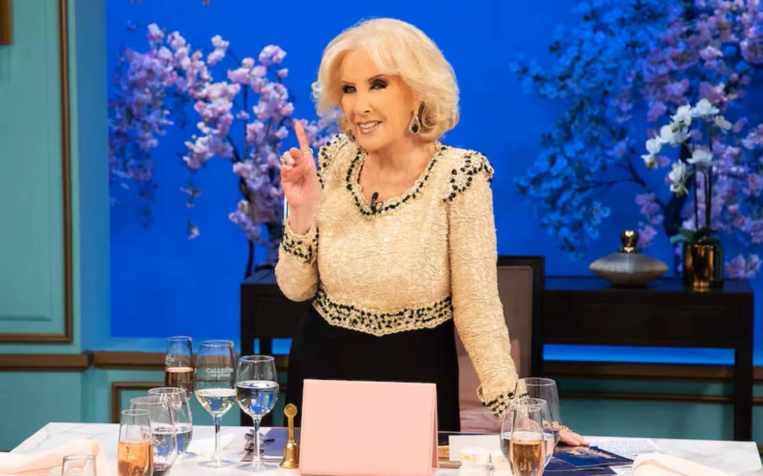 No está asegurada la continuidad de Mirtha Legrand en 2026: Adrián Suar sorprendió con sus declaraciones