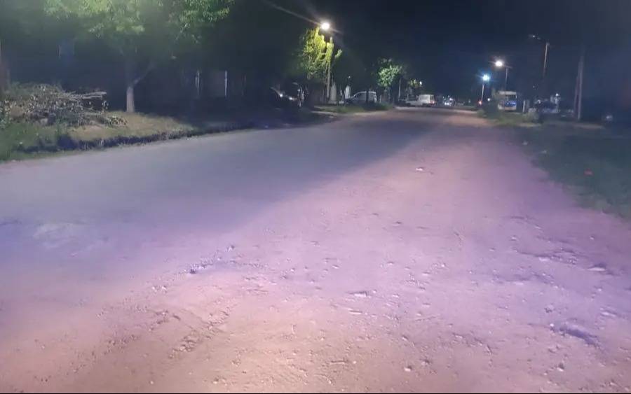 Una motociclista perdió el control y sufrió un accidente en La Plata: sufrió múltiples heridas y se encuentra grave