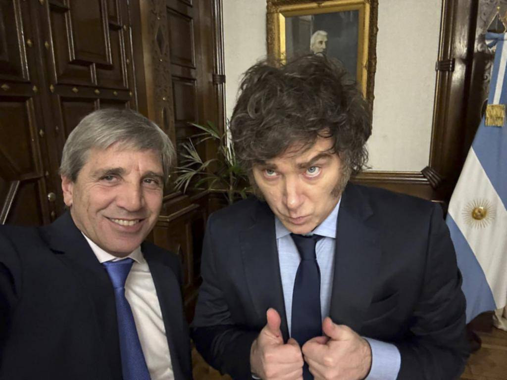 Milei celebró el auxilio de Trump y reiteró los elogios a Luis Caputo