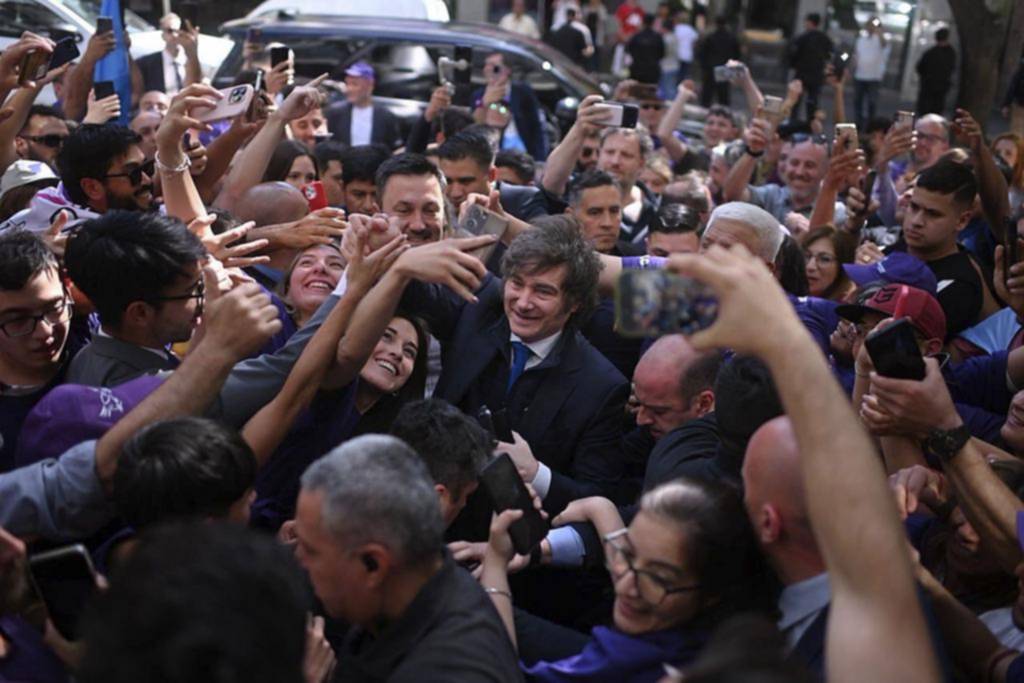 Entre apoyos y rechazos, el Presidente fue de campaña a Mendoza