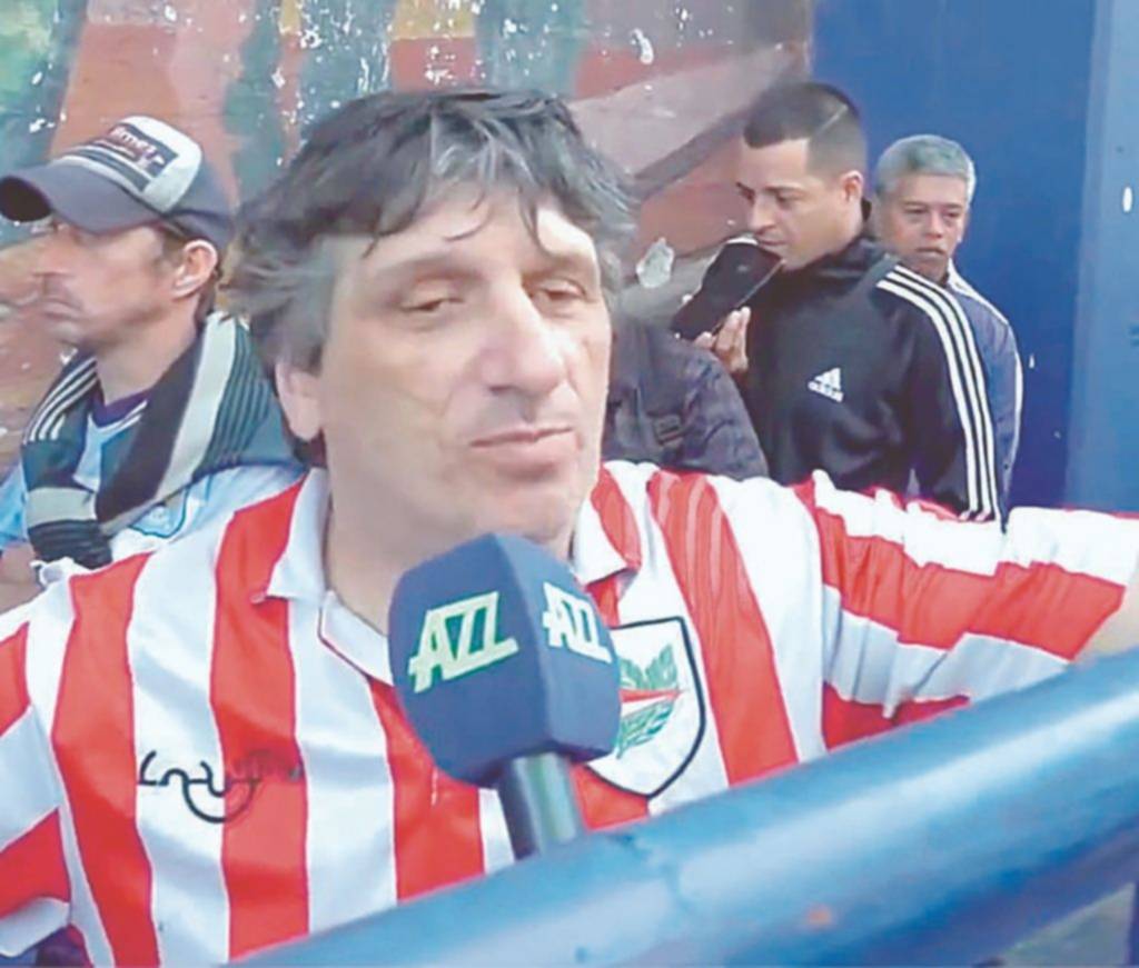 El “Tano” Roberto, hincha del Pincha que estuvo presente en el velorio