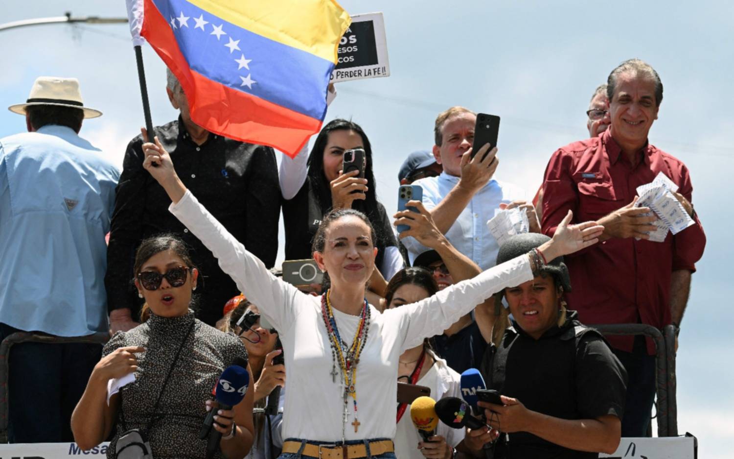 De opositora al régimen de Maduro a vivir en la clandestinidad: quién es Corina Machado, la ganadora del Nobel de la Paz