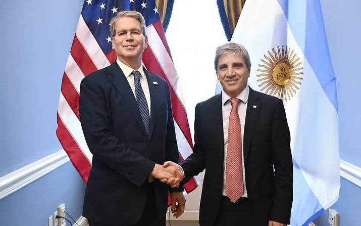 Turbulencia en Washington: The New York Times aseguró que el swap para Argentina favorece a "amigos" de Scott Bessent