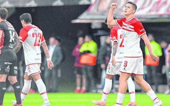 Estudiantes quiere sumar de a tres ante Belgrano en Córdoba: hora, formaciones y TV