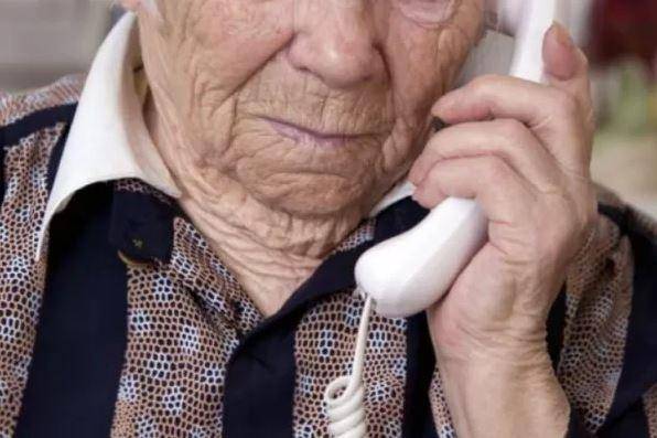 Los abuelos siguen en la mira: más estafas con el enganche del ahorro