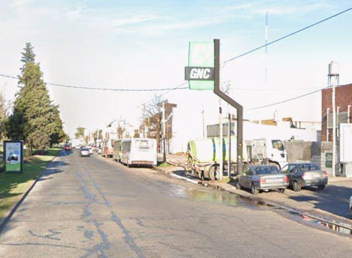 A punta de pistola, tres ladrones dieron el golpe en un supermercado