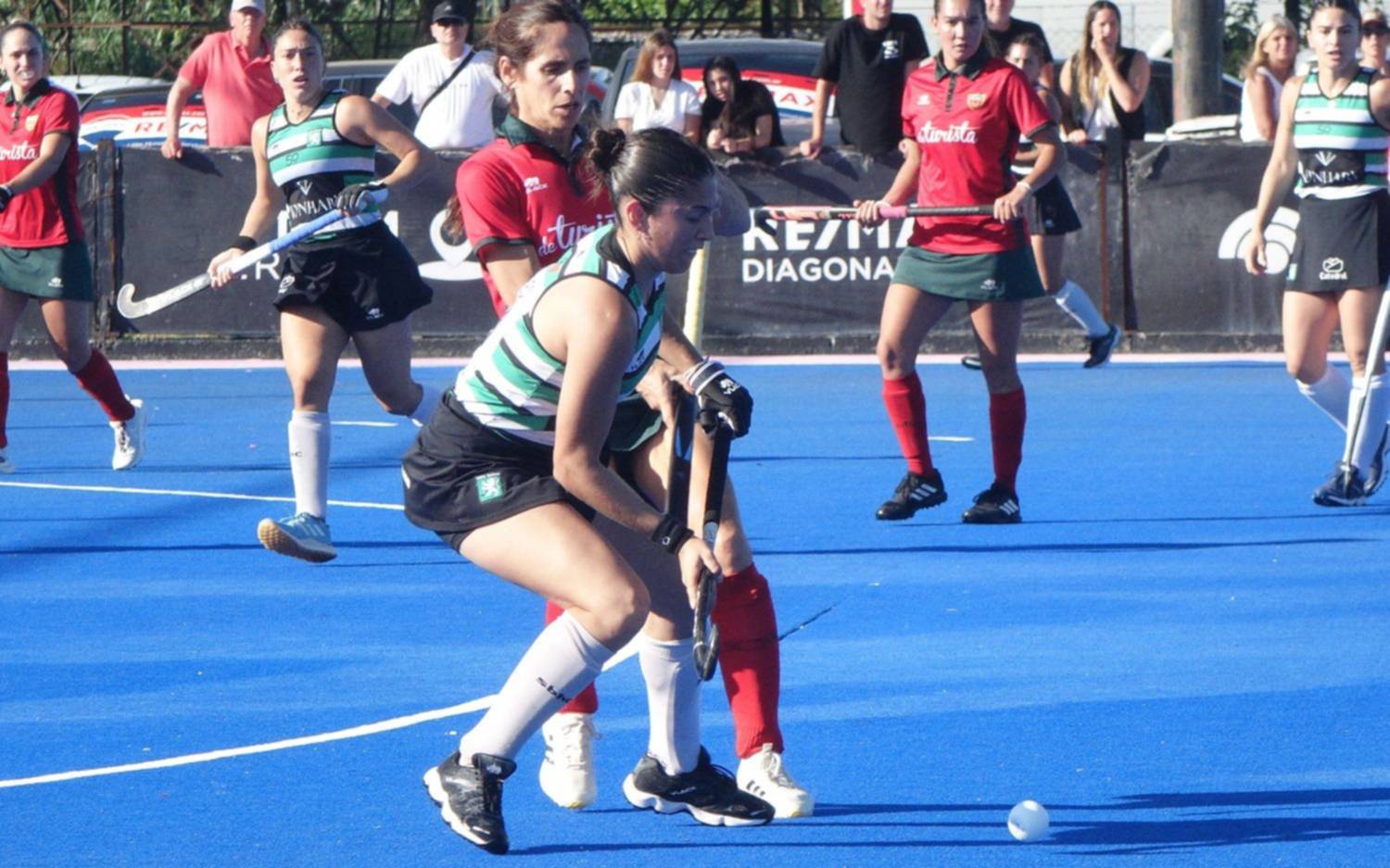 Con Majo y Vicky Granatto, Santa se volvió a hermanar con la victoria