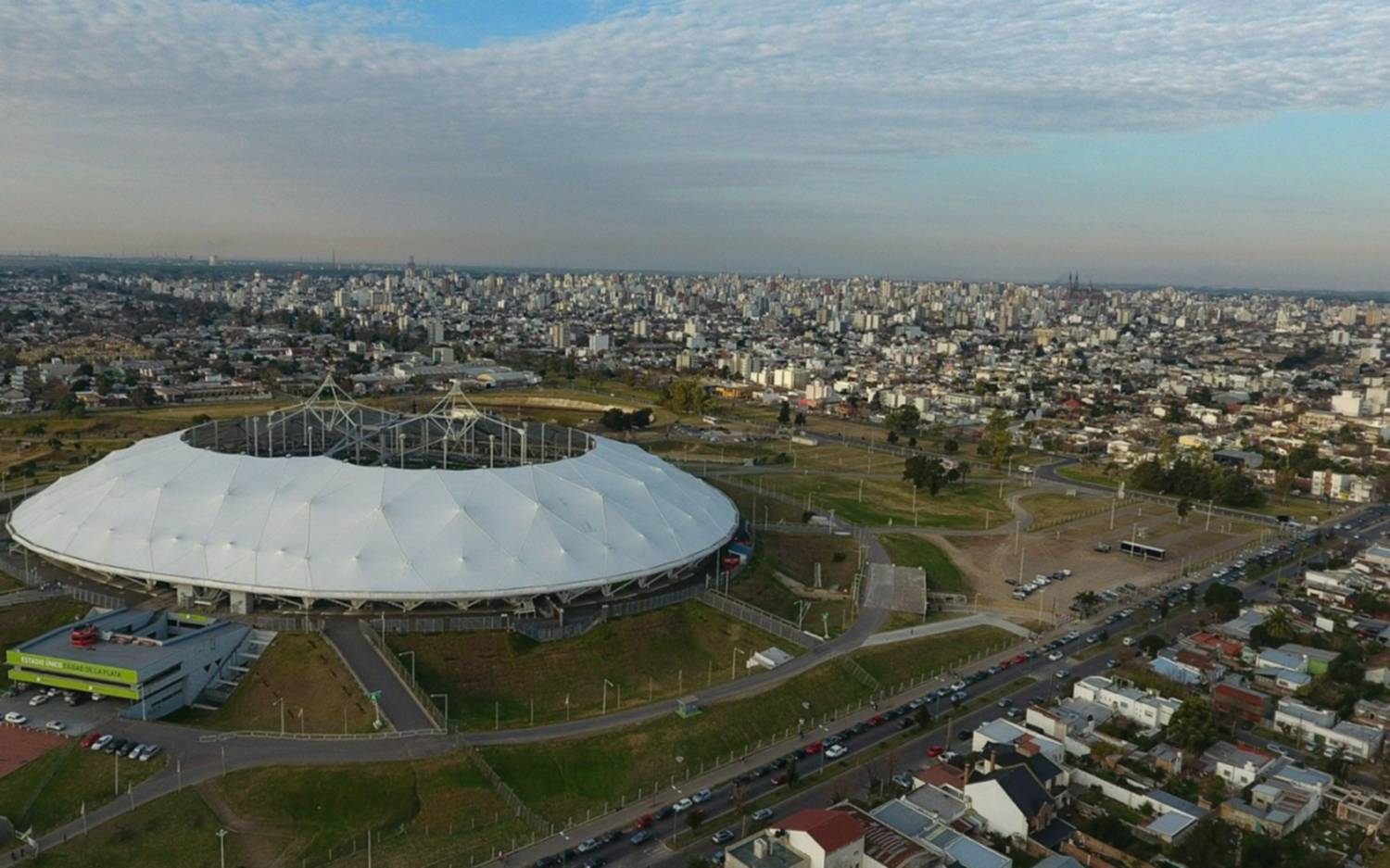 Vecinos enojados por la música a alto volumen cerca del Estadio Único