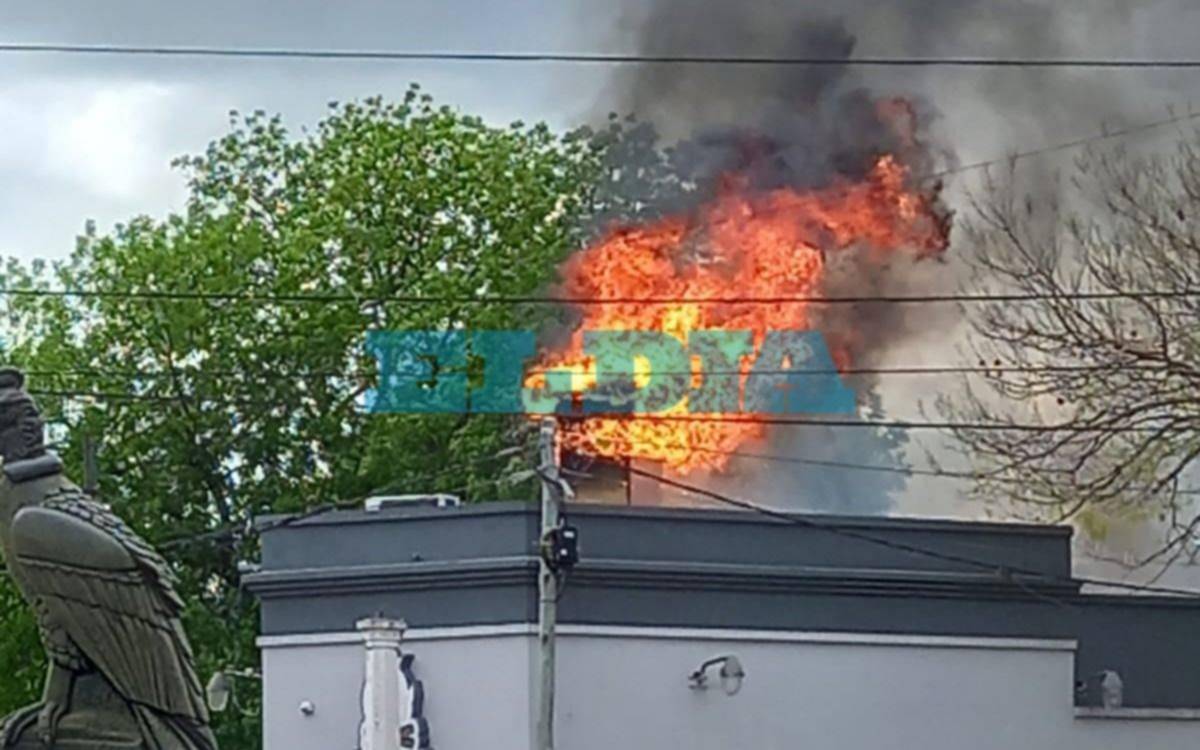 Incendio y tensión en una parrilla de La Loma