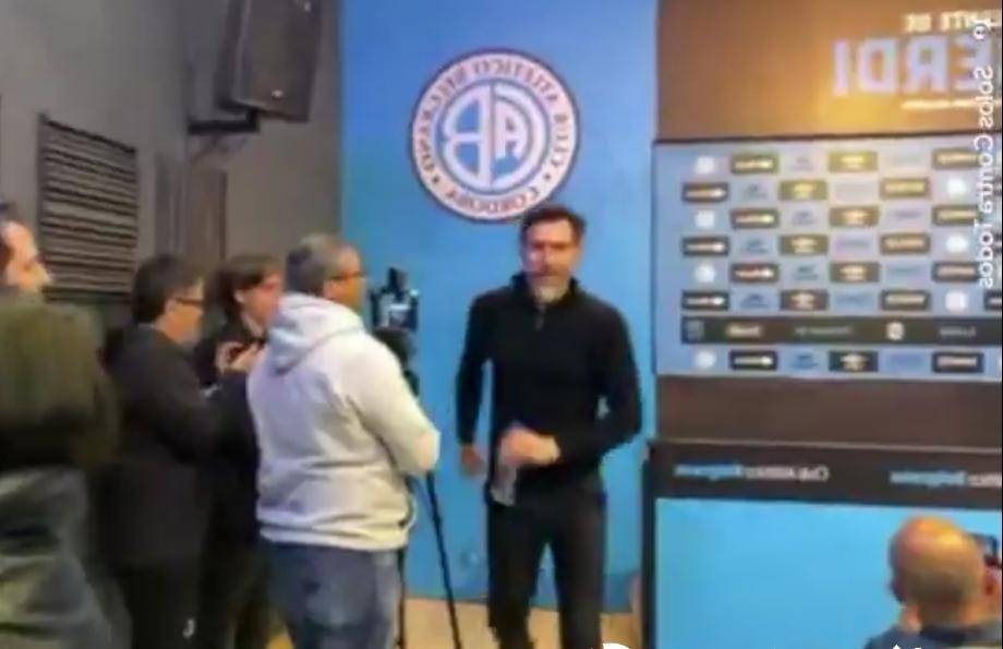 Eduardo Domínguez se fue enojado y lo hizo saber a la prensa