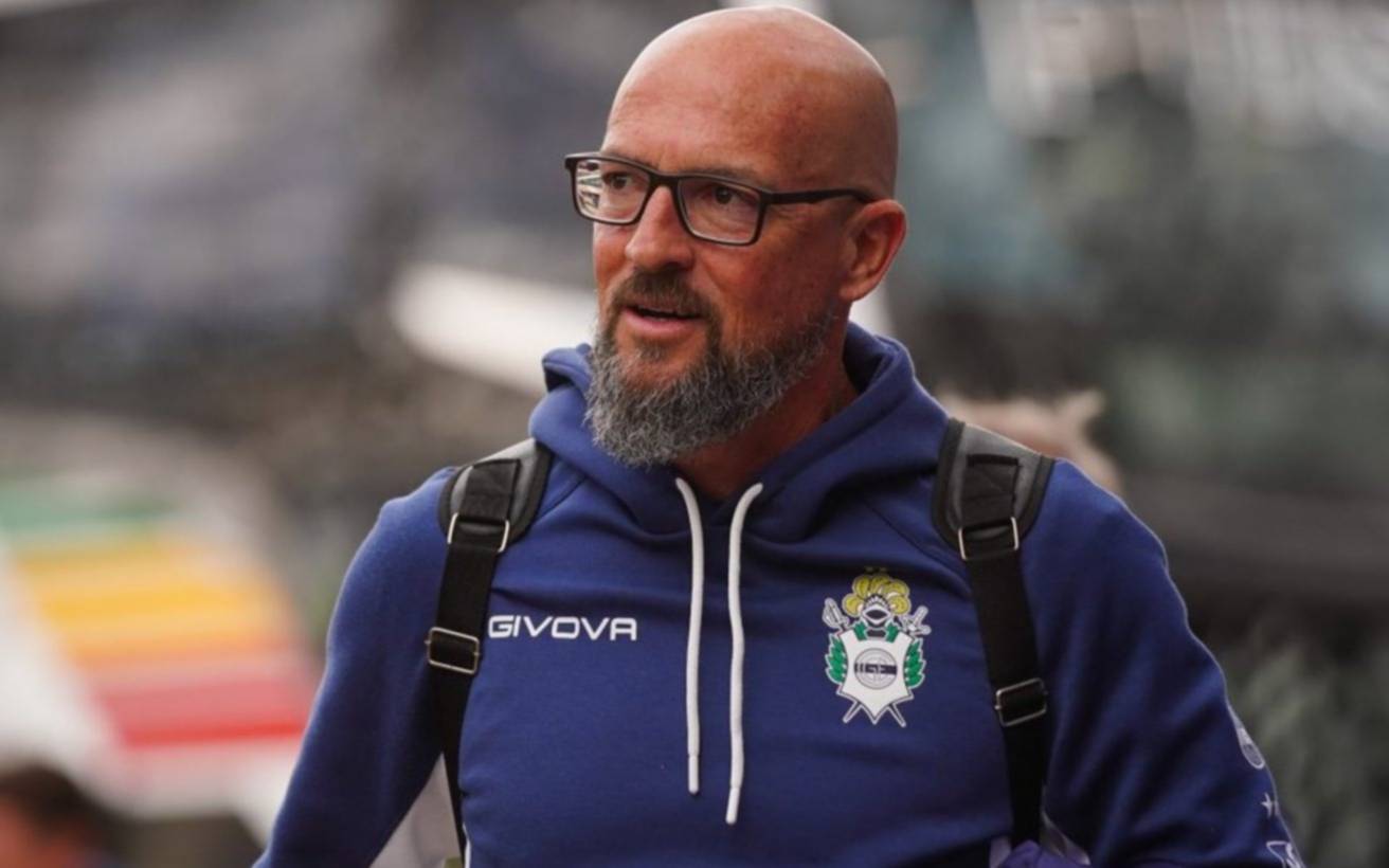 Alejandro Orfila, cuestionado en la previa del clásico: el entrenador perdió respaldo y su continuidad está en duda