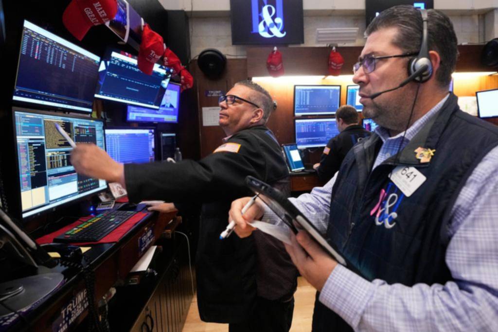 Desplome del dólar y euforia en los mercados