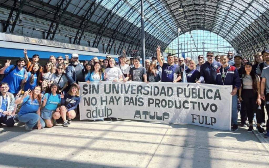 Los docentes universitarios se suman al paro y marcha nacional