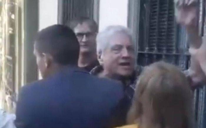 Abogado golpeó a una jubilada en Quilmes durante una visita de campaña de Diego Santilli