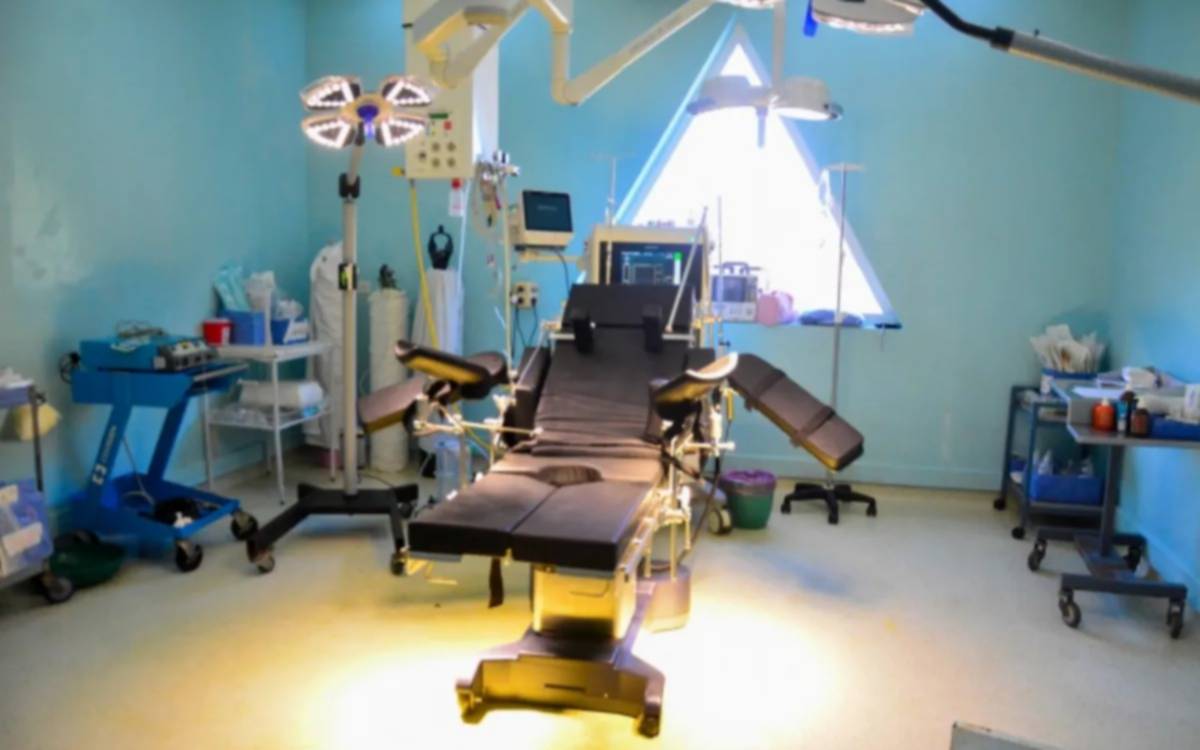 Cooperadora del Hospital firma convenio con Embajada alemana para restaurar el quirófano