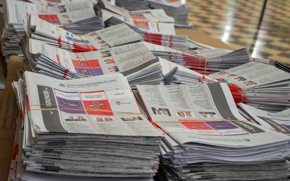 La Junta Electoral bonaerense rechazó que LLA exhiba afiches con la cara de Santilli en los centros de votación