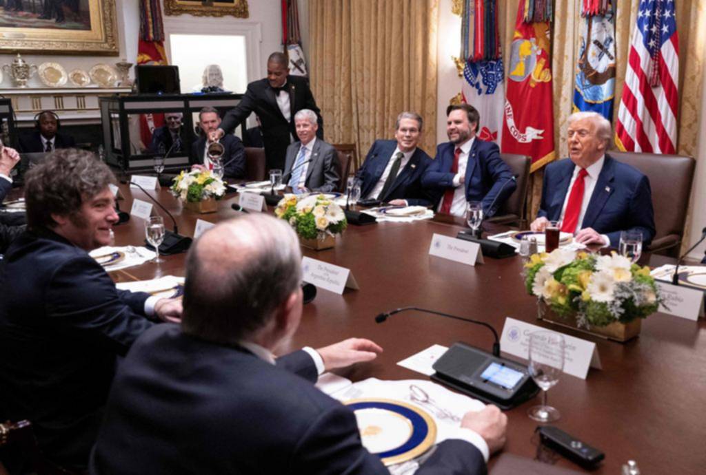 Trump condicionó la ayuda a Milei al resultado electoral