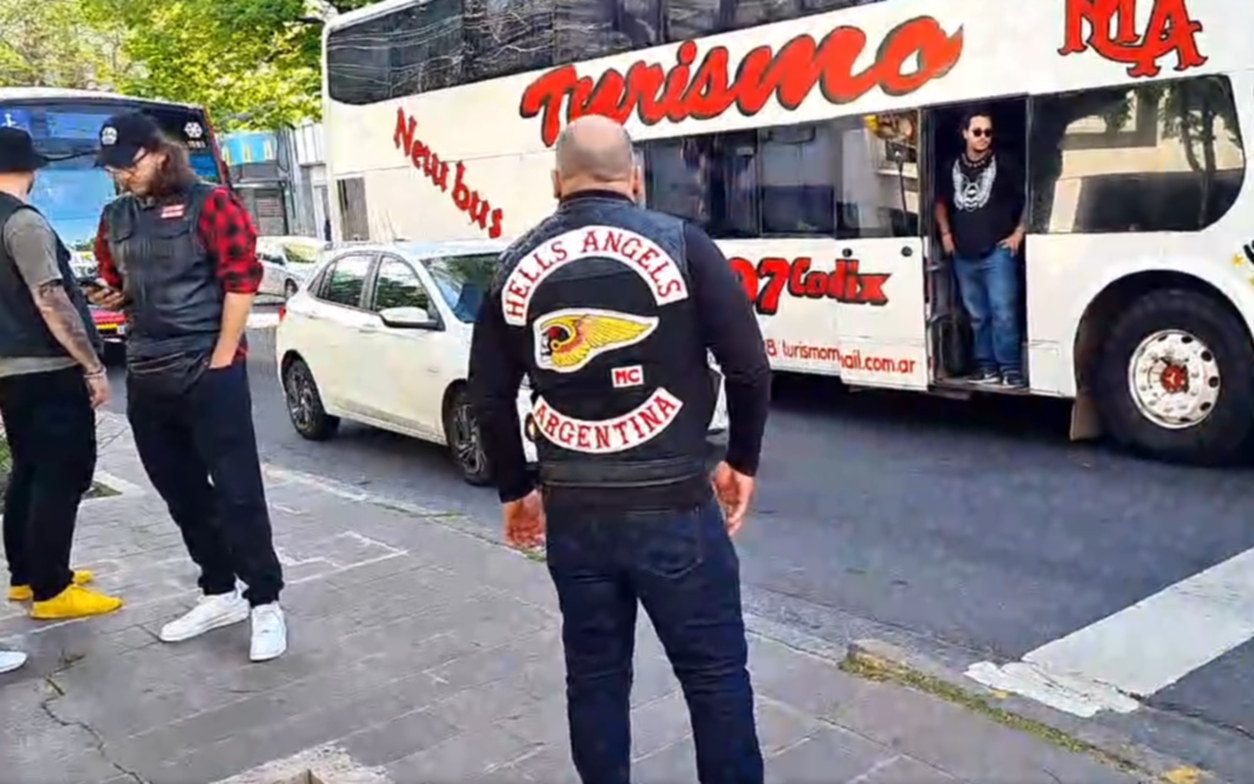 15/10/2025 | UN DÍA MÁS.- Hells Angels en La Plata, clásico y se acerca del Día de la Madre