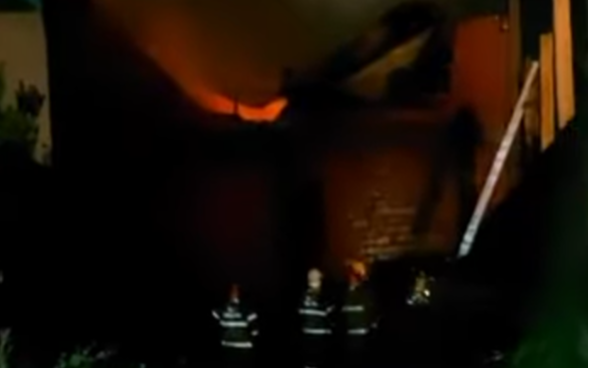 Incendio en una fábrica de maniquíes en Quilmes obligó a evacuar a decenas de familias