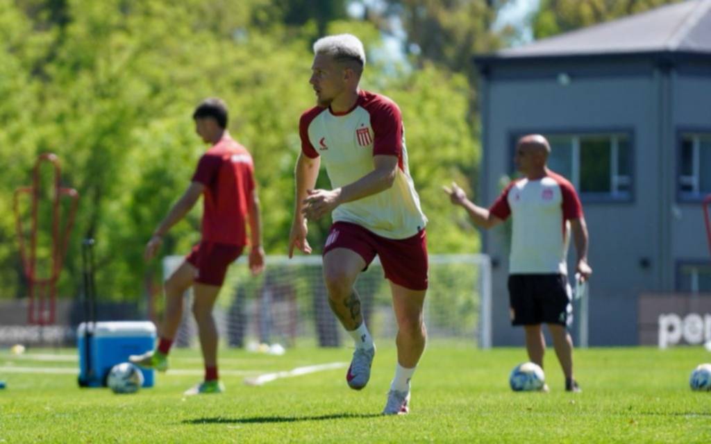 "Todos metidos": Eduardo Domínguez, con algunas dudas, busca el equipo para el clásico en UNO