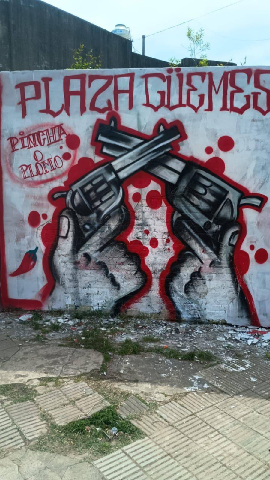 Una pintura polémica en la previa del clásico
