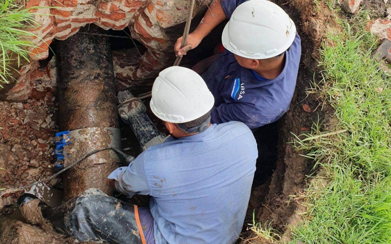 Jueves sin agua en La Plata: a qué barrios afectan las obras de Absa