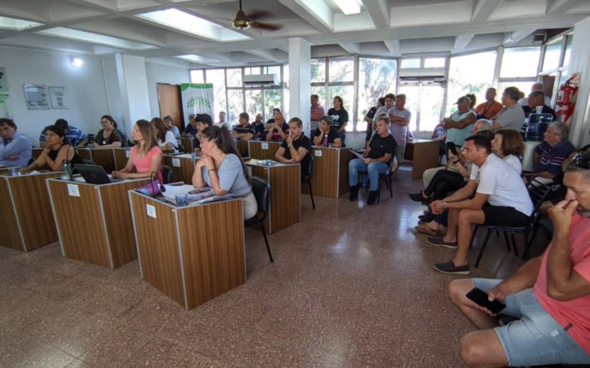 Vecinos de Costa Pobre marcharon al municipio de Ramallo en defensa del territorio