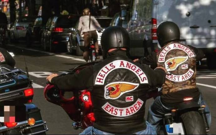 Otra caravana de motos de los "Hells Angels" y se van despidiendo de su multitudinaria visita a La Plata