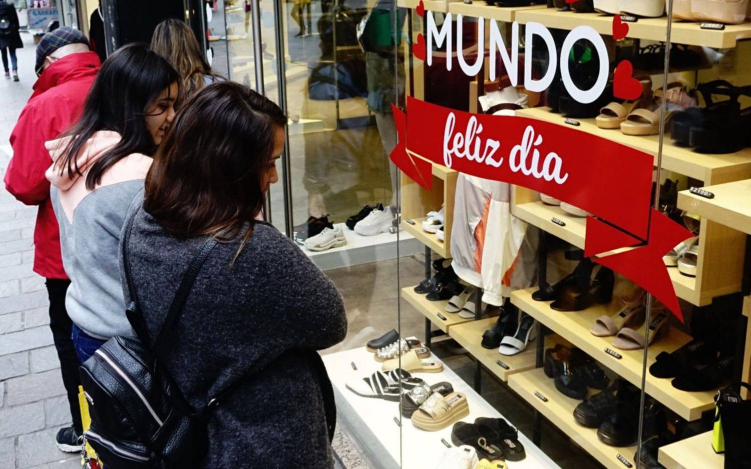 Expectativas en ventas del comercio platense: restoranes, informática e indumentaria optimistas por el Día de la Madre