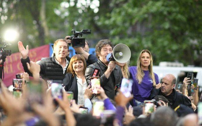 Milei retomó la campaña libertaria y llamó a elegir entre “civilización o barbarie”