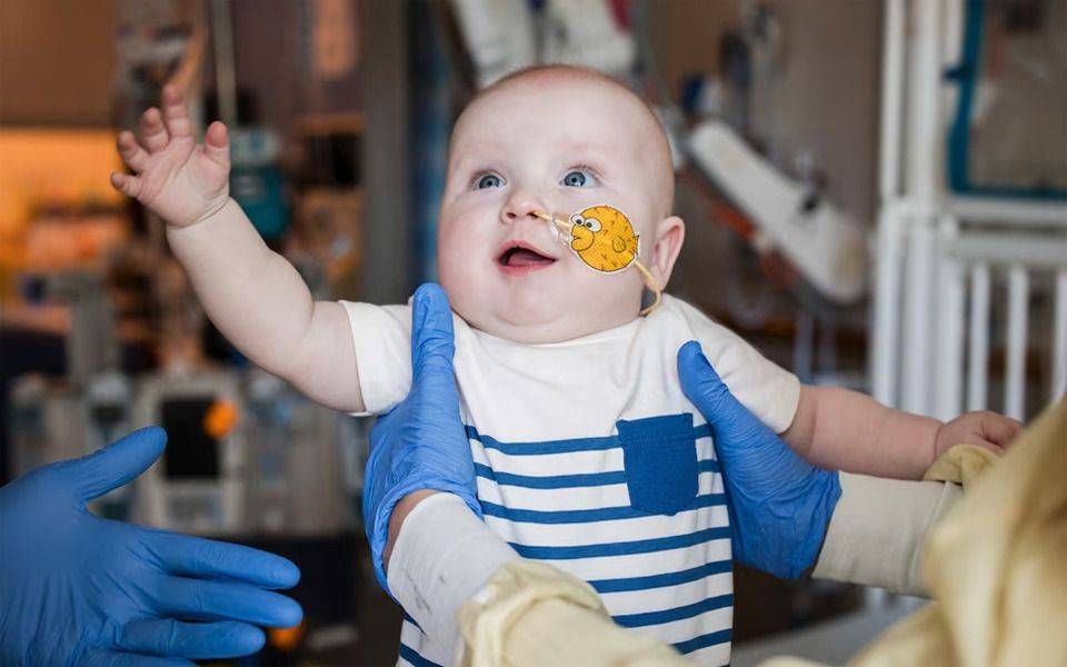 Una terapia génica experimental salva la vida de decenas de niños con una enfermedad letal