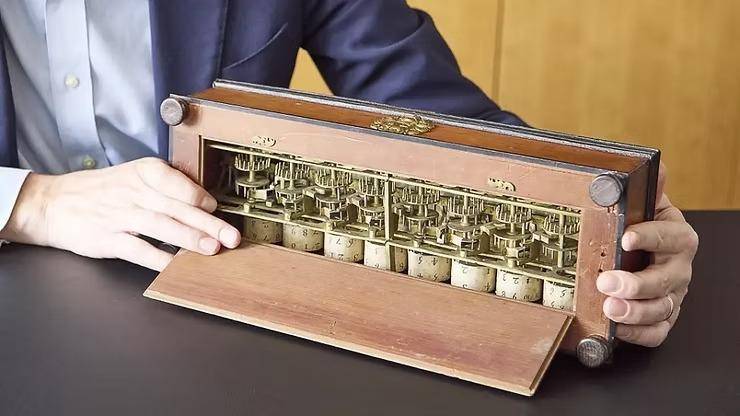 Una calculadora de 1642, a remate en París